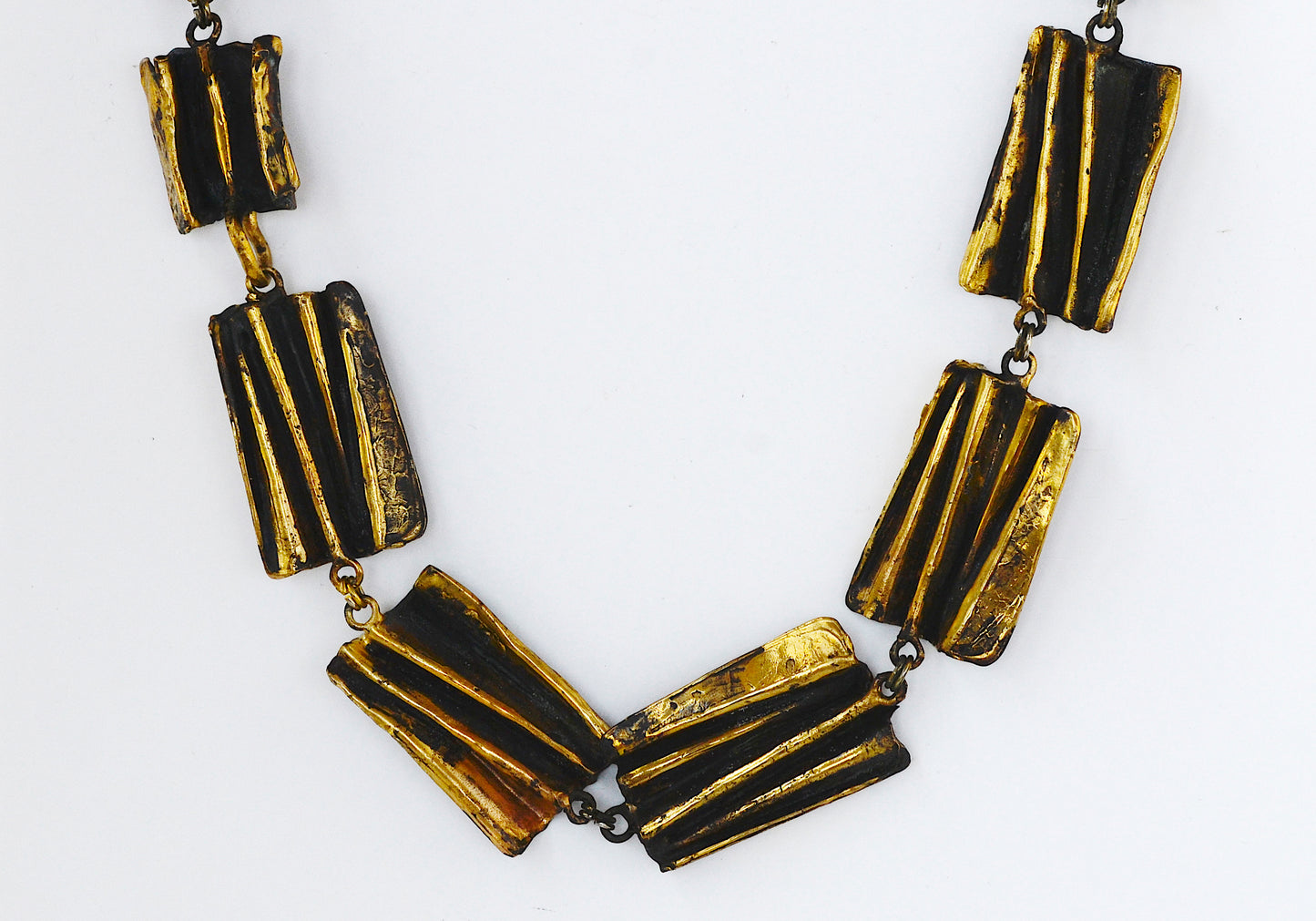 Collana Basalto