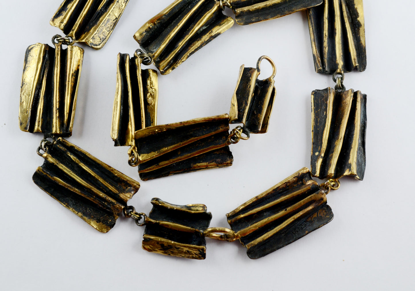 Collana Basalto